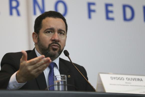 O ministro Dyogo Oliveira disse que “não é verdade que o governo reduziu o salário mínimo” - José Cruz/Agência Brasil
