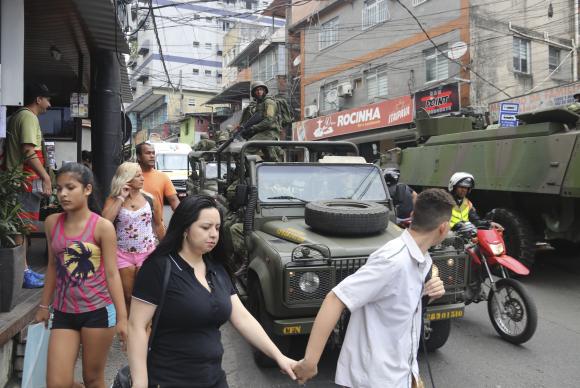 Forças Armadas garantem a segurança na favela da Rocinha. Algumas escolas da zona sul do Rio suspenderam aulas por falta de segurançaVladimir Platonow/Agência Brasil